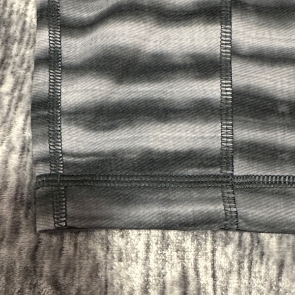 Under Armour Black and Gray Striped Leggings. EUC. - Picture 7 of 9